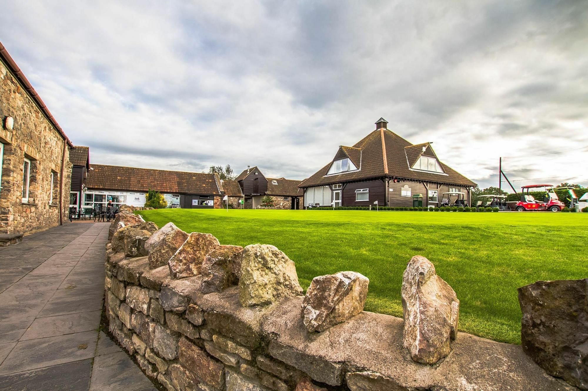 Mendip Spring Golf And Country Club Guest House Churchill  ภายนอก รูปภาพ